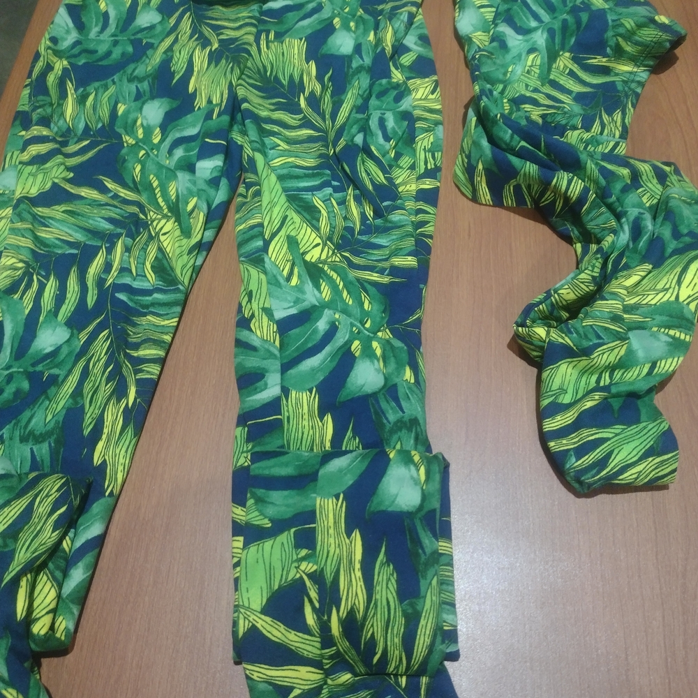 Tropical Leaf Print Leggings - Picture 4 of 6